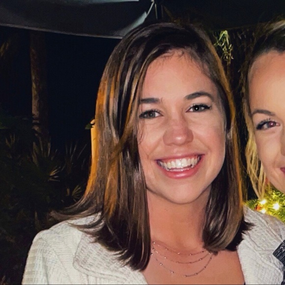 Meet your Posher, Jenn - Picture 1 of 1